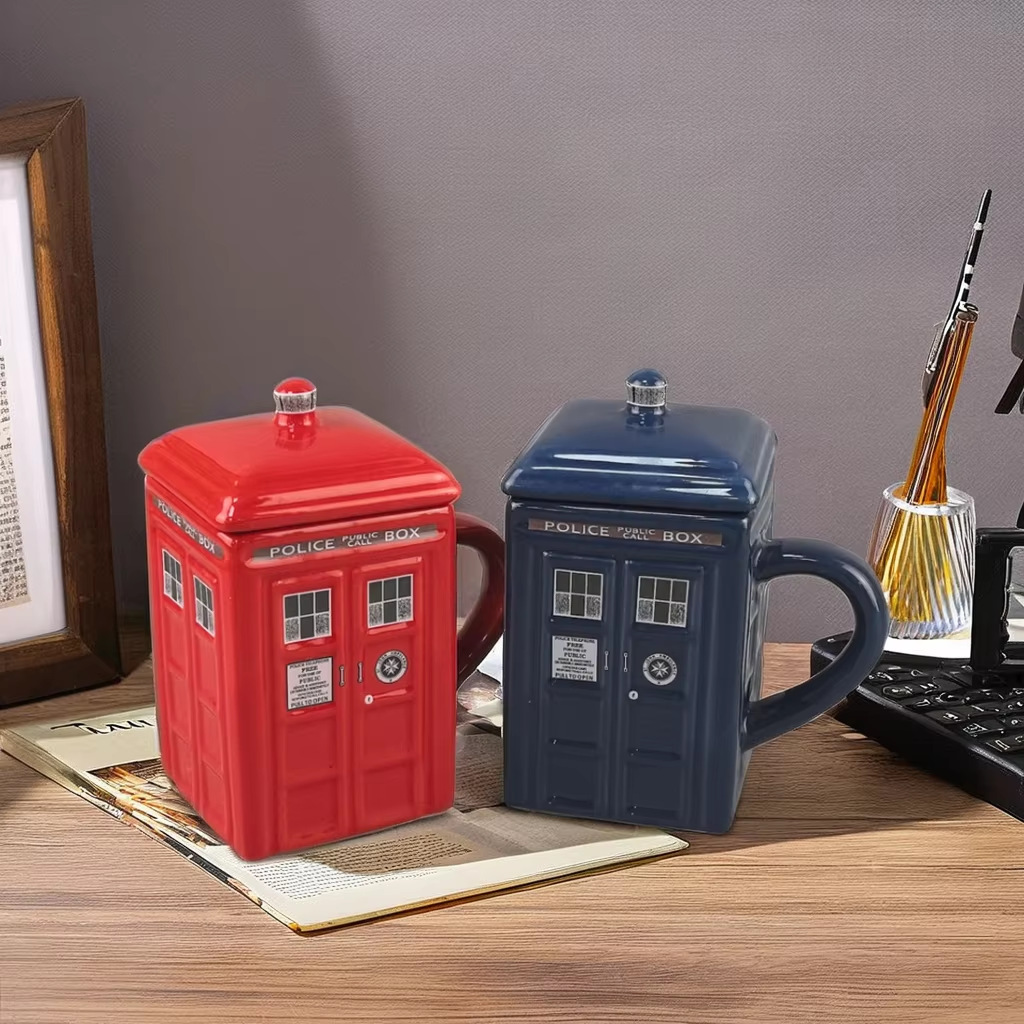 Personalizado creativo transfronterizo retro cabina de policía británica taza taza de cerámica cabina telefónica taza de cerámica con tapa marca de novedad