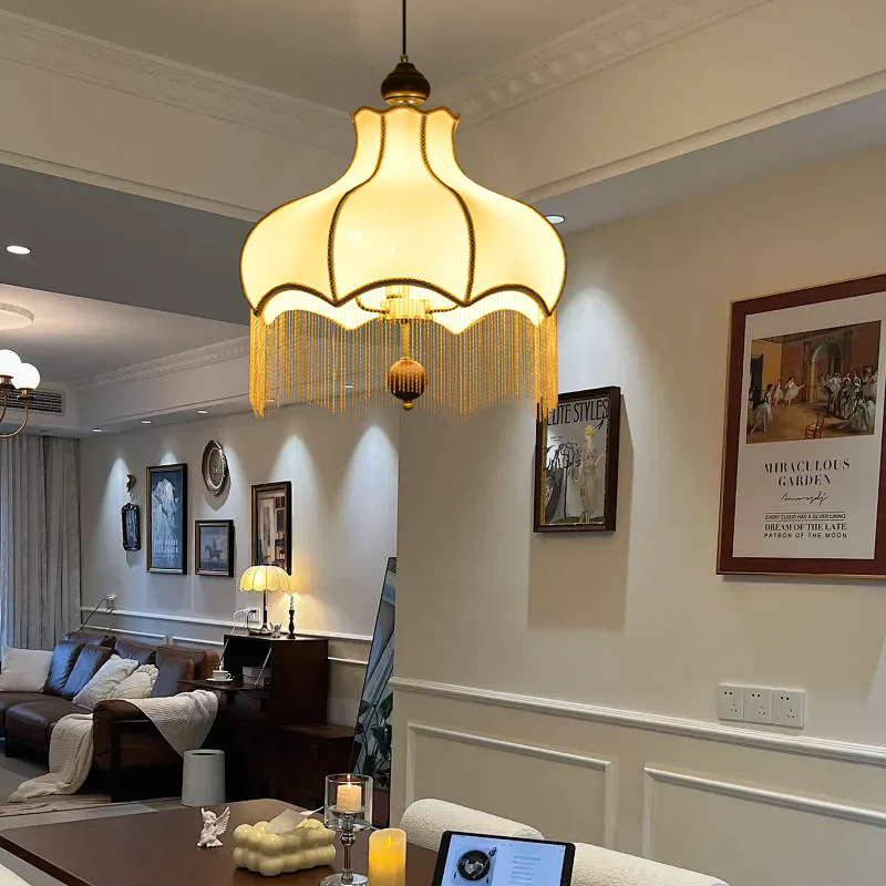 Lámpara del restaurante Tela retro francesa de estilo medieval pétalos de brida alta sensación de la isla de estilo Nanyang bar lámpara de mesa de comedor