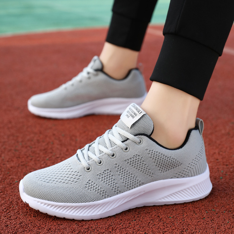 Verano nuevo Amazon hombre zapatos de carrera transpirables suaves zapatos deportivos ligeros amortiguadores zapatos de pareja en stock