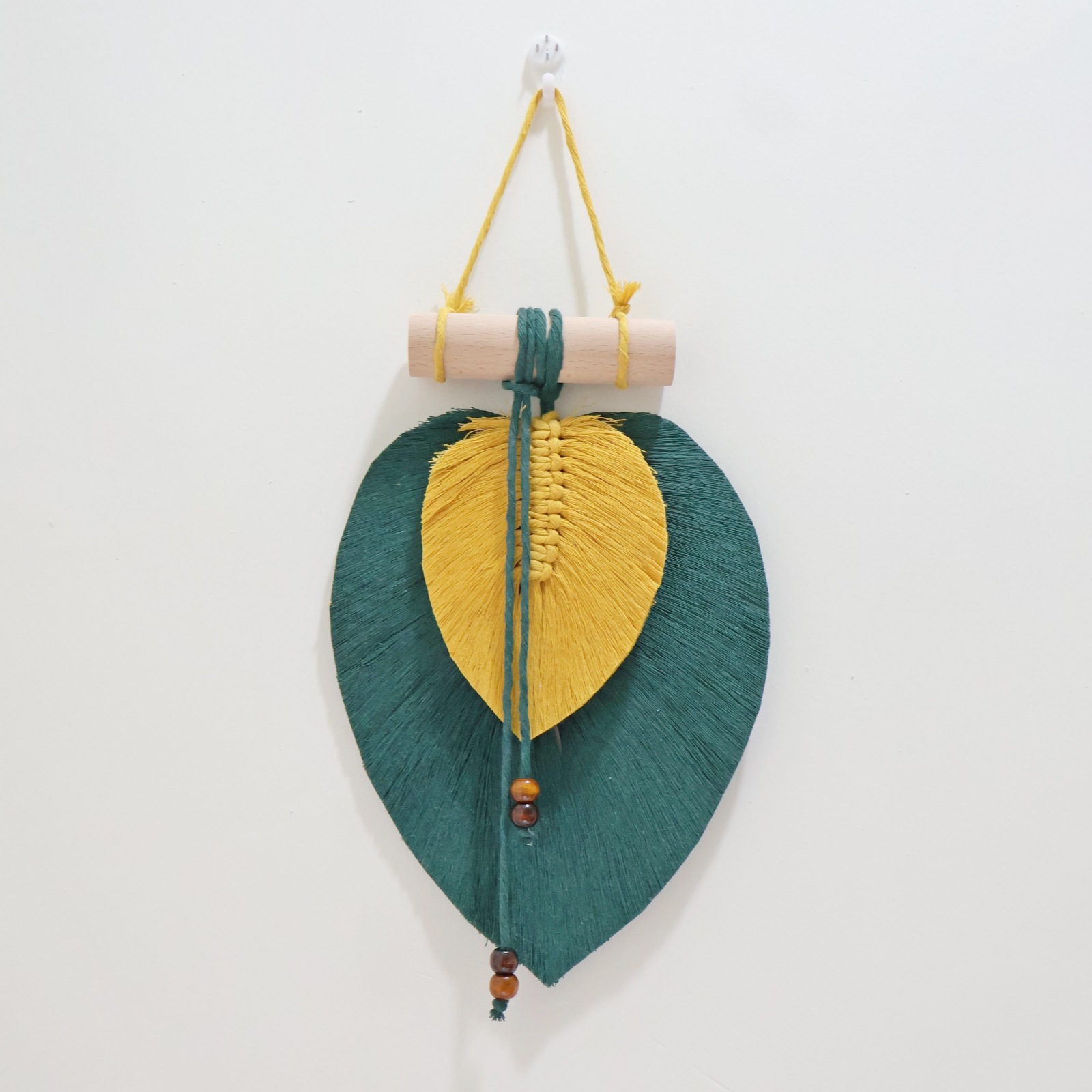 다크 그린 노란색