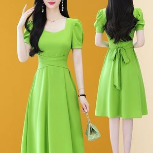 Green Square Neck Dress 2024 New Women's Sexy Goddess Style Slightly Fat Slimming Look Skirt Summer
