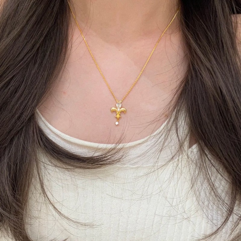 新商品の矢の形のアイリスの花の糸のネックレスの女性の軽くて豪華な大衆の高級感の甘くてかわいいです。|undefined