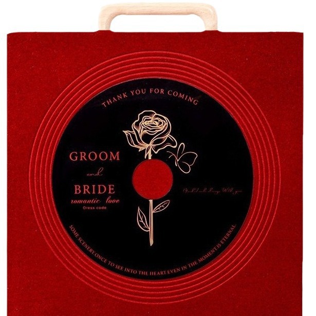 El amor tiene una caja de regalo de mano reverberante caja de mano de dama de honor caja de regalo de franela caja de dulces de boda caja de regalo de disco de gran capacidad