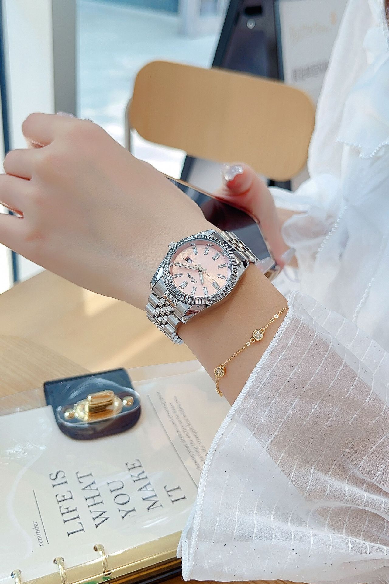 Pointer Display Type Casual Simple Style Commute Round Butterfly Double Snap Quartz Watch