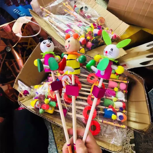 Hand-cranked drum colorful cartoon marionette drum, popular children's toy marionette drum, drum at street stalls and temple fairs