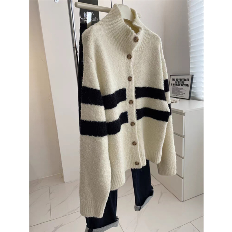 Retro japonés de cuello alto negro y blanco a rayas de punto Cardigan mujeres otoño invierno suéter glutinoso suave abrigo perezoso