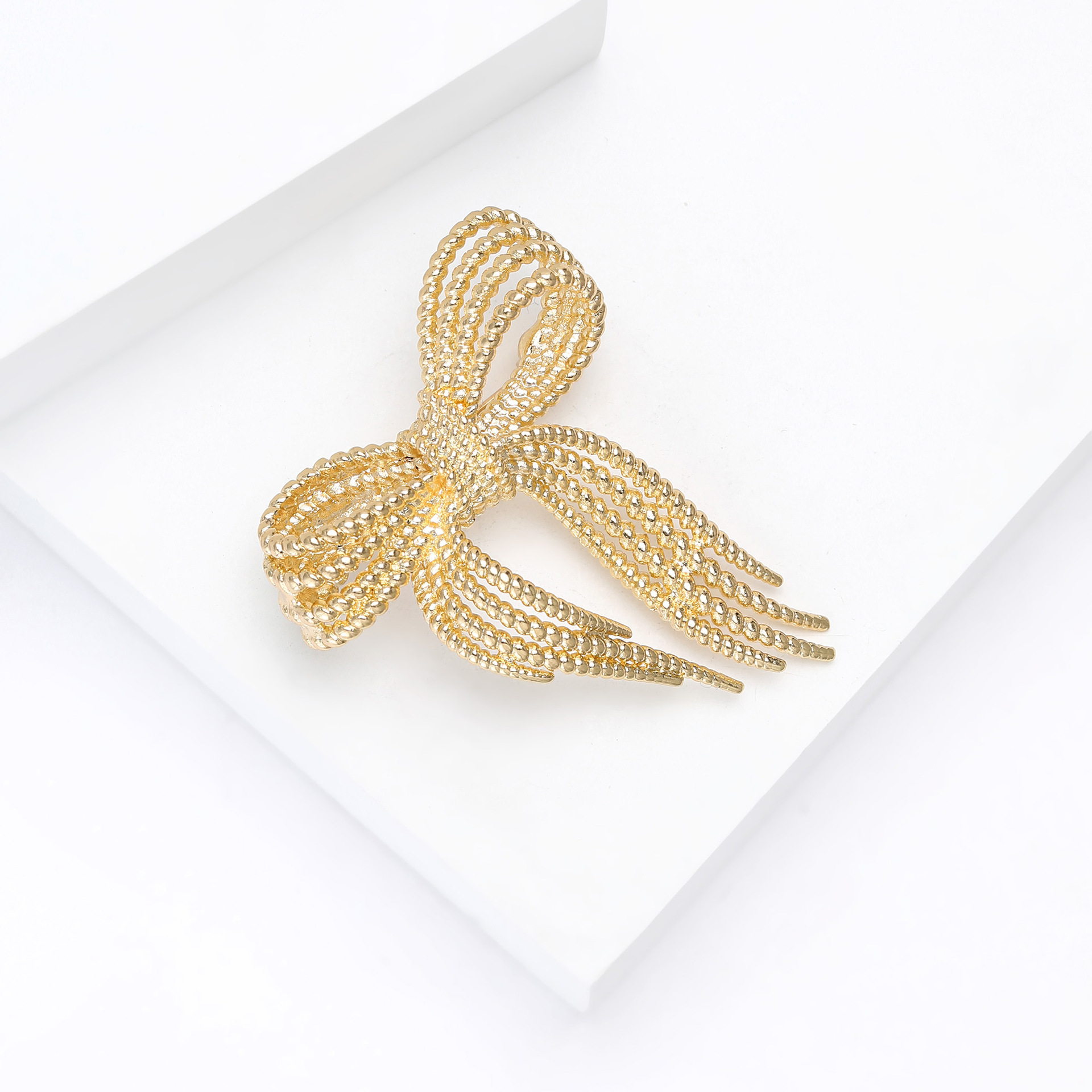 High-grade Elegant Alloy Enamel Hollow Rope Bow Brooch Exquisite Women's Clothing Corsage Jewelry Pin