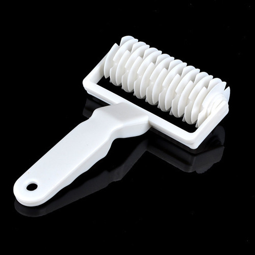 Plastic raster knife, pizza roller raster knife, pineapple dough hob, baking tool raffia knife manufacturer