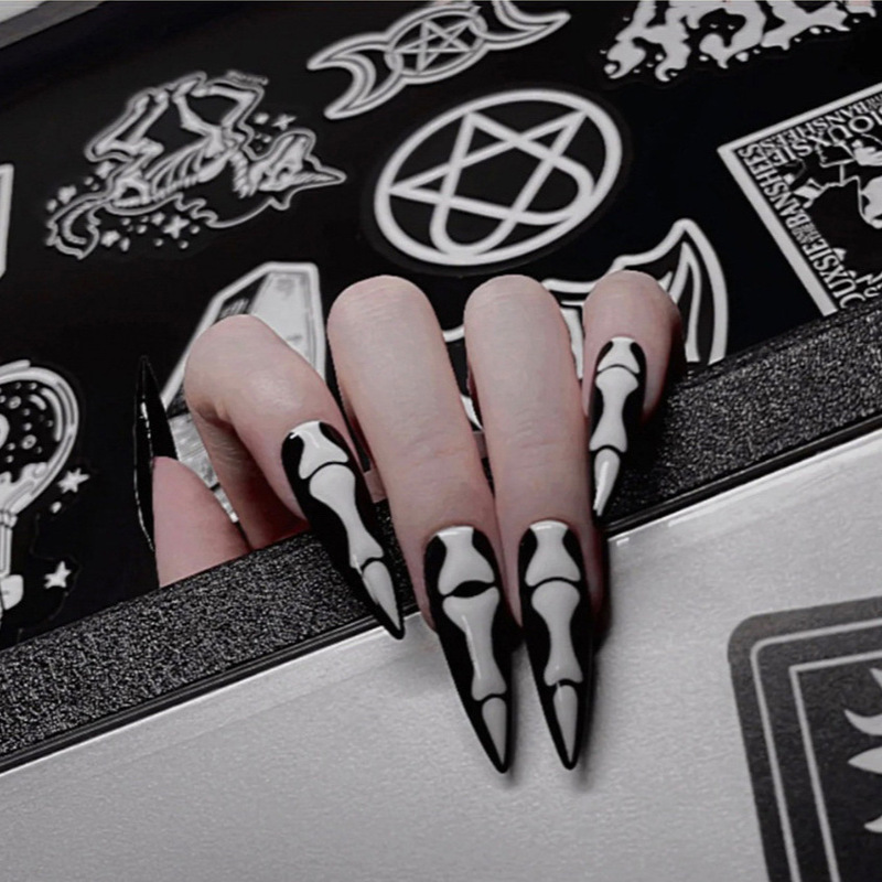 Cross-Border European and American Halloween Gothic Style Nail Art Black and White Skeleton Detachable Fake Nails 24 Pieces
