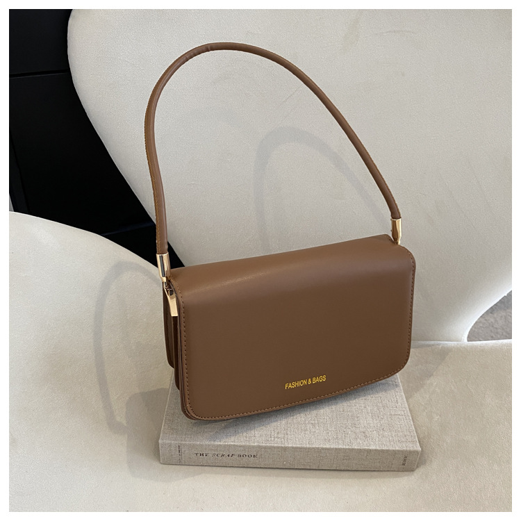 Texture simple et à la mode petit sac carré 2024 nouveau sac à bandoulière polyvalent de banlieue version coréenne sac à aisselles design de niche à la mode_voghion.com