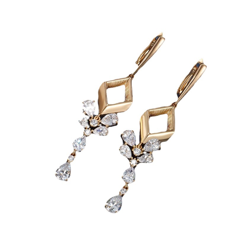 Xuping joyas gemas artificiales de color geometría larga gota de agua pendientes de alta sensación pendientes de personalidad femenina pendientes