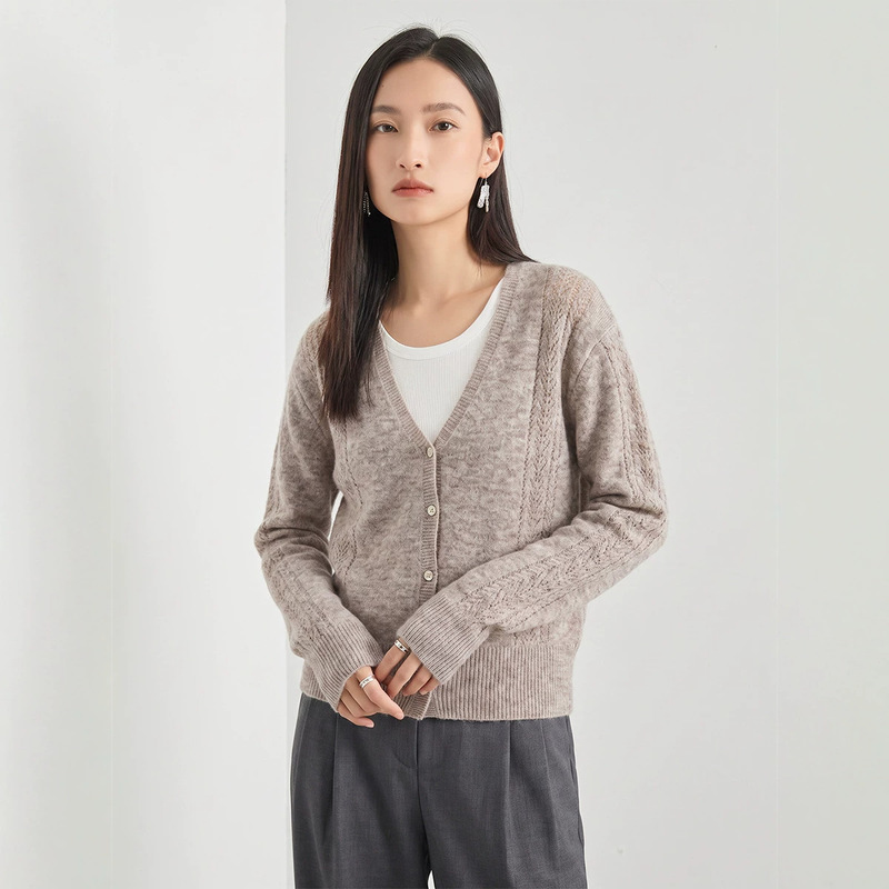 2026 Autumn New V-neck Long-sleeve Cardigan Hollow Knit Sweater Women's Loose-fitting Designer Top 2026 Autumn New V-neck Long-sleeve Cardigan Hollow Knit Sweater Women's Loose-fitting Designer Top