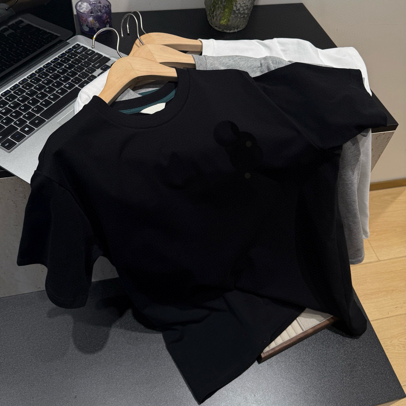 Summer light and thin breathable short sleeve T-shirt for leisure