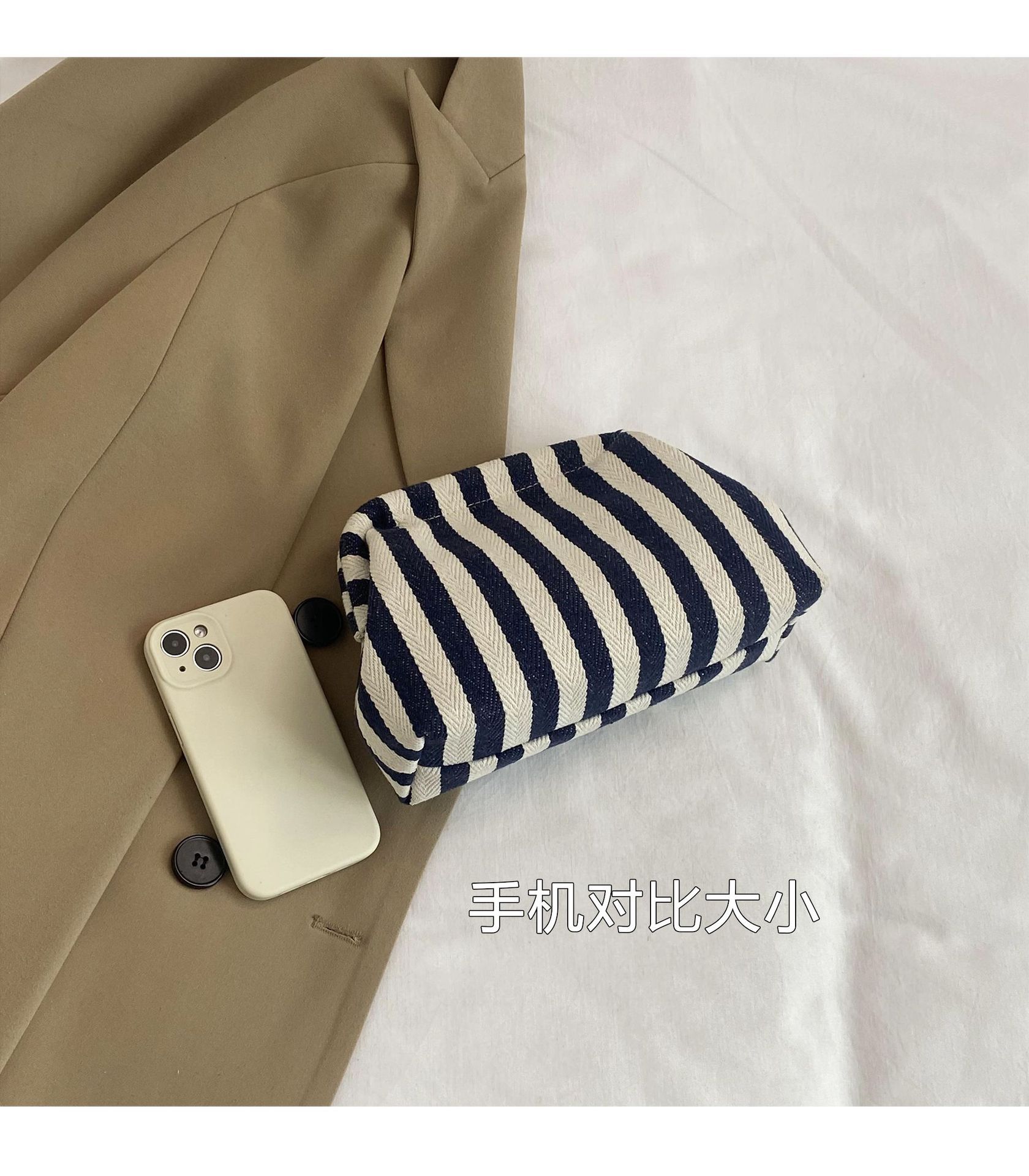 New cross-border fashion color-blocking striped cosmetic bag, women's loose change mobile phone storage bag, trendy and niche cloud clutch undefined