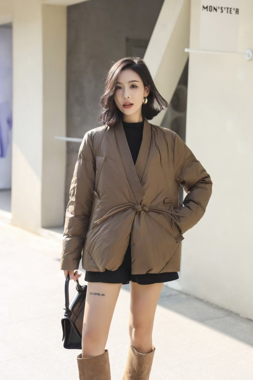 Cross-Border White Duck down Large Button down Jacket for Women, Artistic 2025 Winter New Warm V-Neck Stylish Versatile Trendy Coat