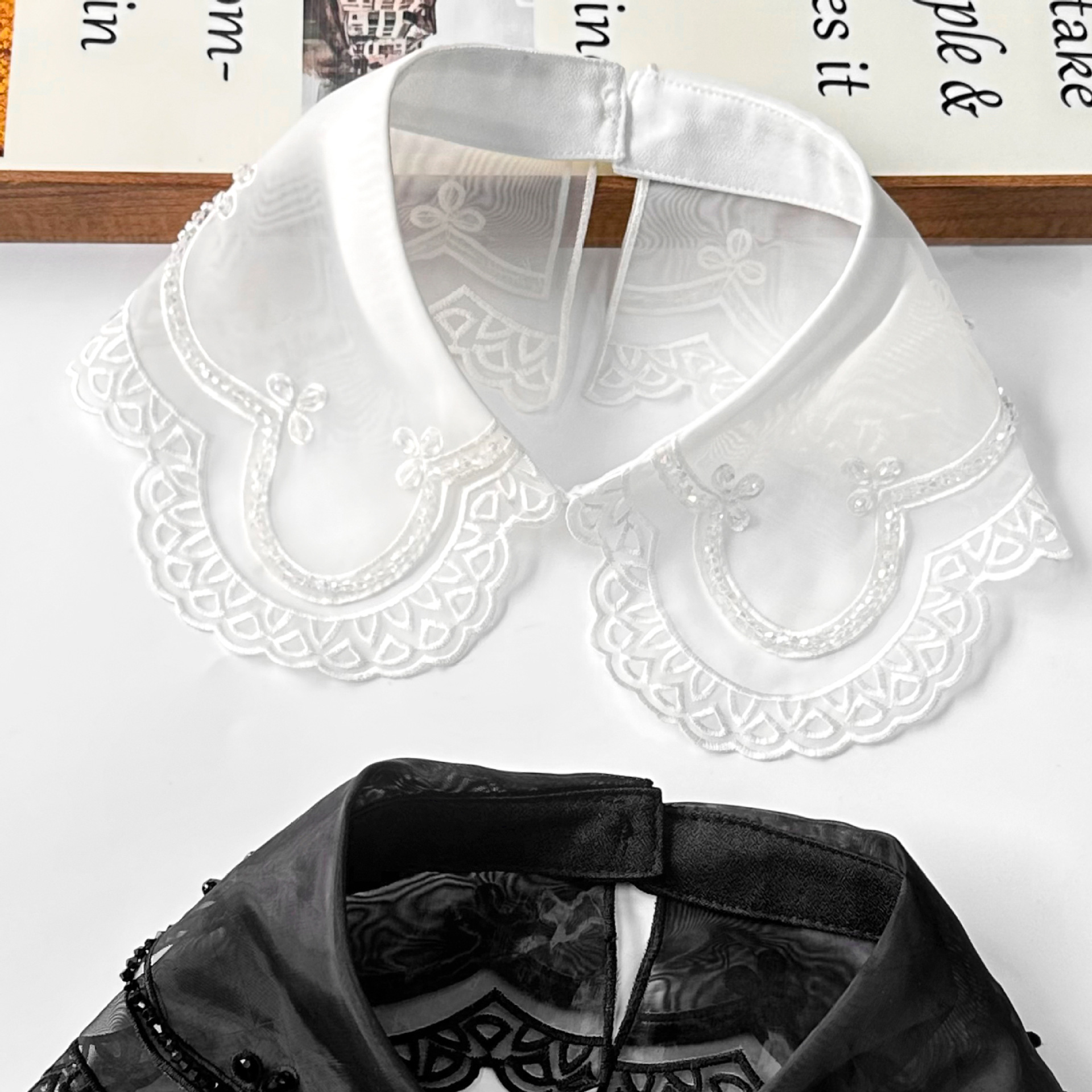 Blanco y negro clásico de encaje cuello falso de encaje delicado oganza vestido de cuello de camisa decoración de cuello falso