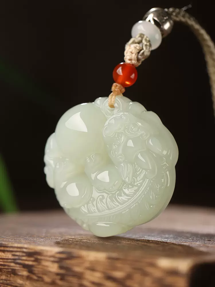 天然保真和田玉貔貅抱球吊坠男女款有求必应玉石玉坠高档玉佩挂坠