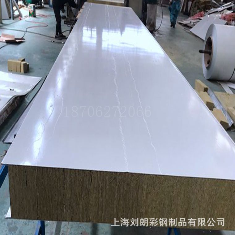 钢结构屋面板 岩棉瓦楞板 不锈钢夹芯板厂家 防火隔热 寿命长