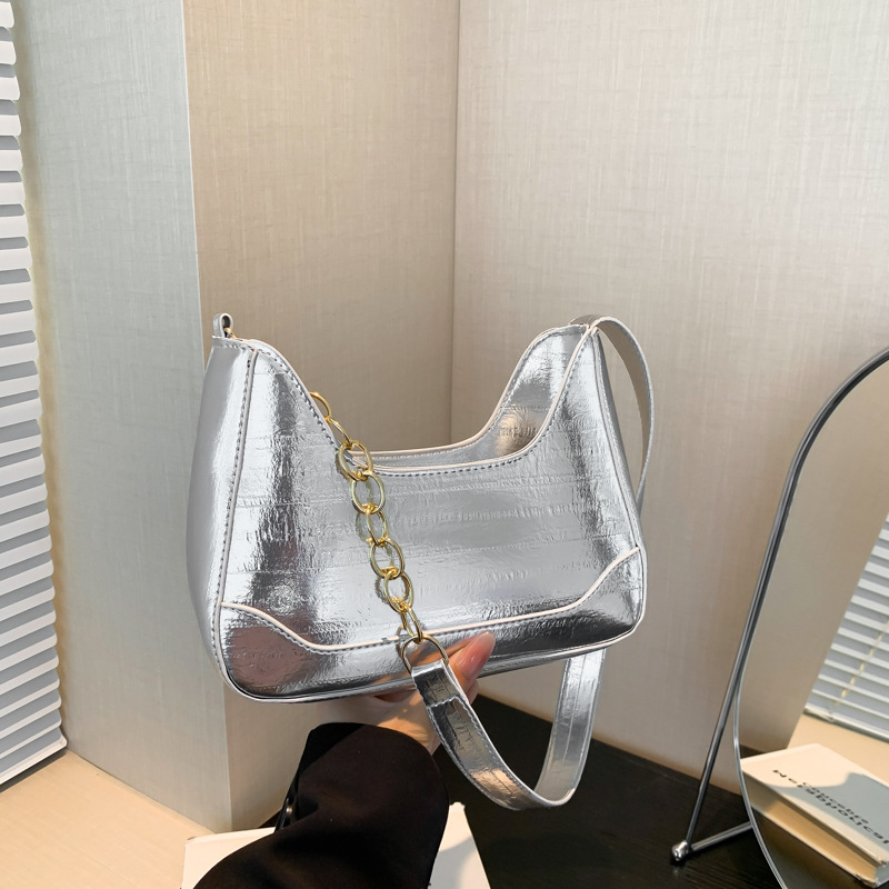 Bolsos debajo de las axilas para mujeres 2024 nueva moda de cadena de nicho de diseño de alta sensación de anguila mochila de hombro