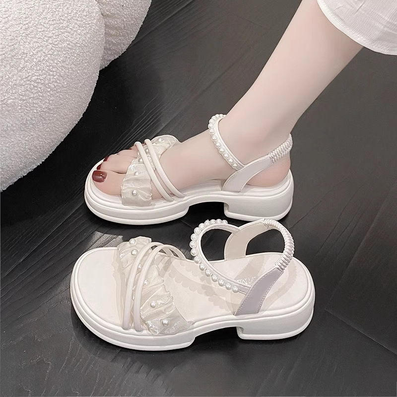 Niñas dulces sandalias de viento plano 2026 verano nueva moda versátil sandalias de playa de perlas zapatos de princesa