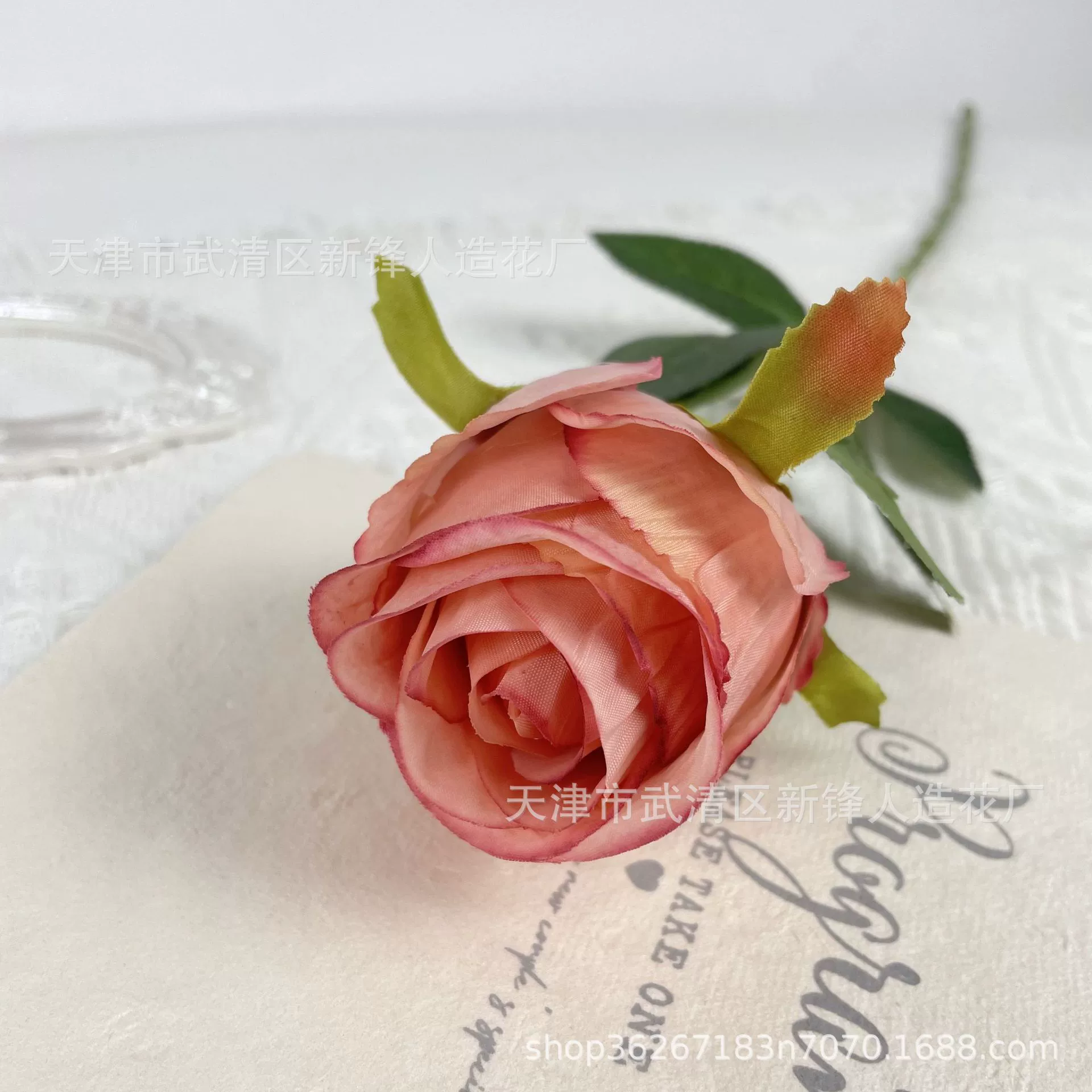Розовая сливовая ложбинка Bulgarian False Flower Plastic Flower Decoration шелковый цветок Гостиная имитационная цветочная композиция для свадьбы