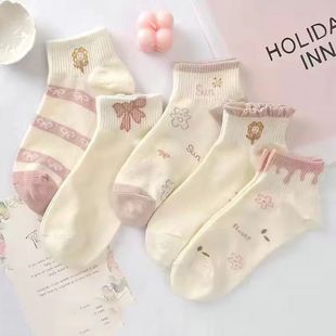 Postage a generation of socks ladies socks spring and summer cartoon socks Korean cute Joker short boat socks wholesale