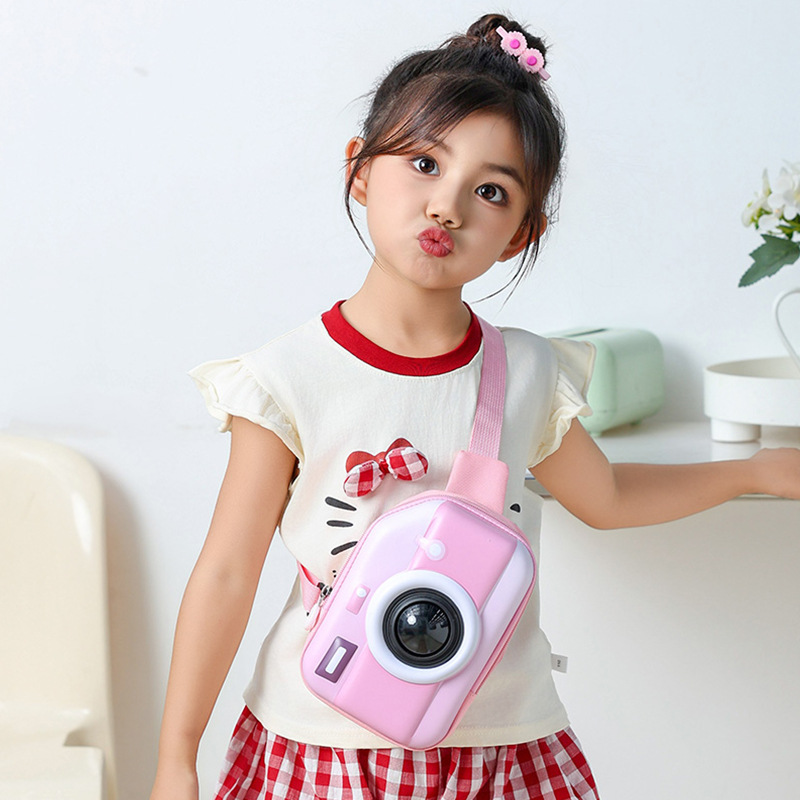 Bolso infantil bolso de cámara de dibujos animados 2025 nuevo bolso estereoscópico de pecho para niños puede brillar nuevo bolso de niña