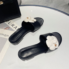 �¿�ɽ�軨�r��ƽ��Ь��߅һ����ɳ����ЬŮ�⴩��Ь�ļ�Ů��Ь