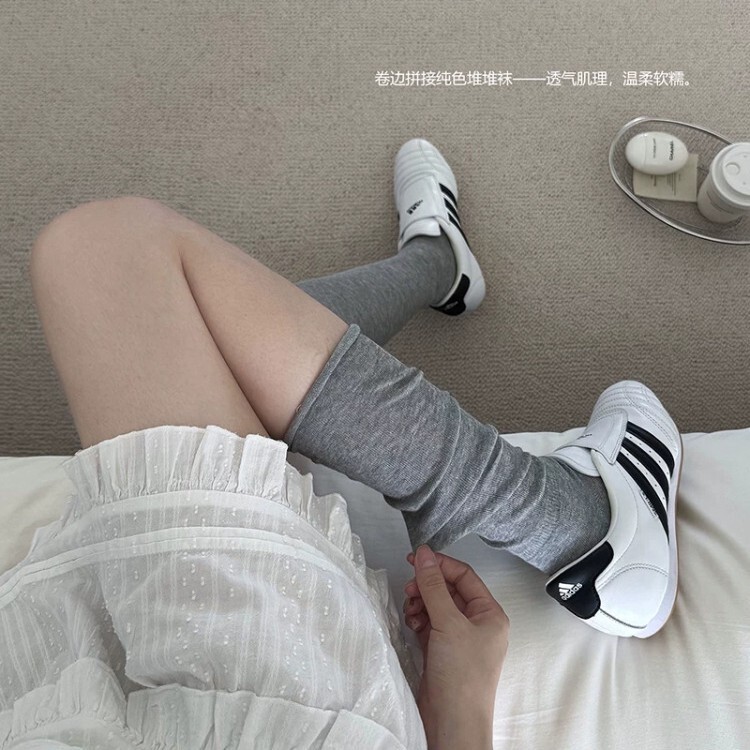 Early autumn collection: gray and gray-toned socks, Korean-style, minimalist, and with an effortlessly chic, high-end feel. Long socks for women, perfect with Birkenstock sandals Early autumn collection: gray and gray-toned socks, Korean-style, minimalist, and with an effortlessly chic, high-end feel. Long socks for women, perfect with Birkenstock sandals