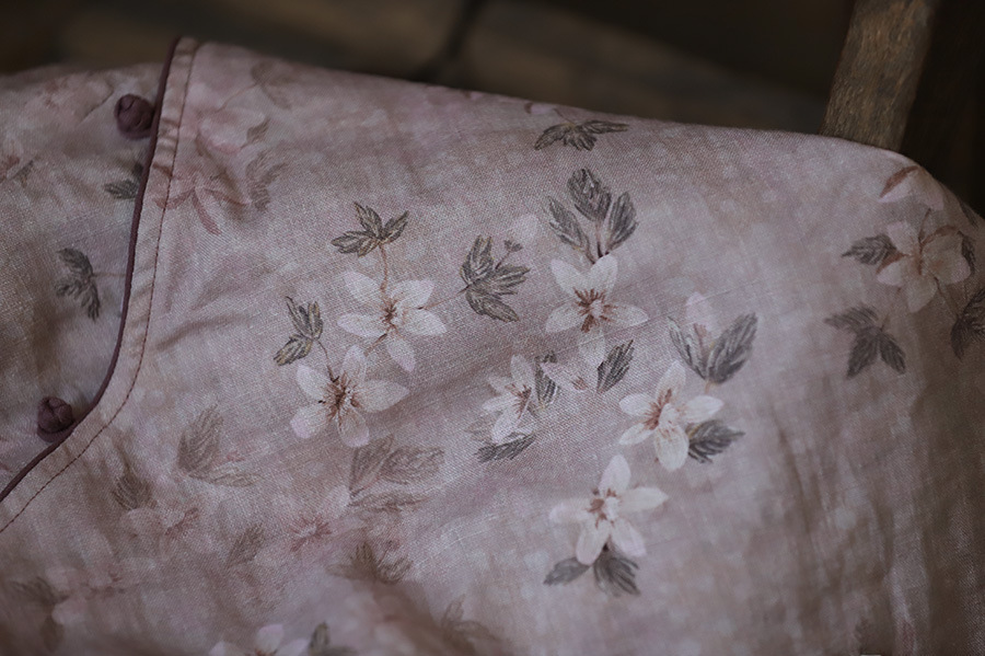 S5929 Neues, schräges Knopfleisten-Leinen-Digitaldruck-Kontrast-Zen-personalisiertes Samtoberteil im chinesischen Stil_voghion.com