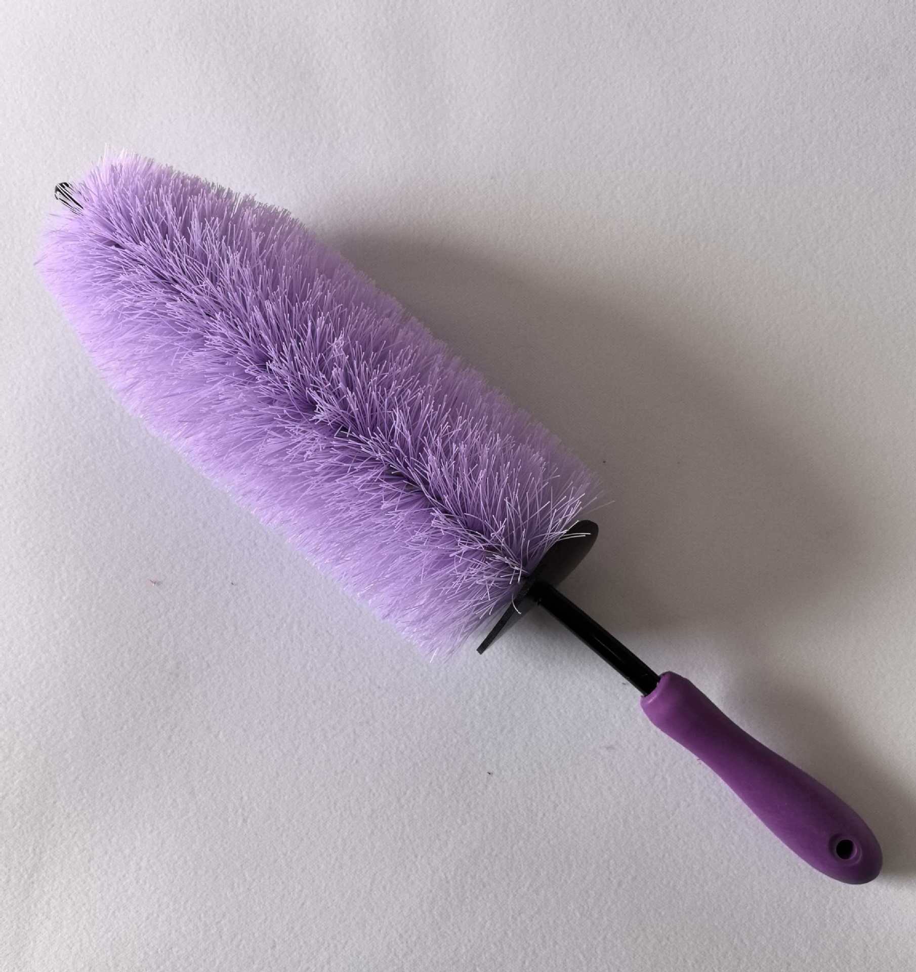 Factory direct sale anti-splash wheel brush, Christmas tree-shaped car wash brush, soft-bristled car rim cleaning brush