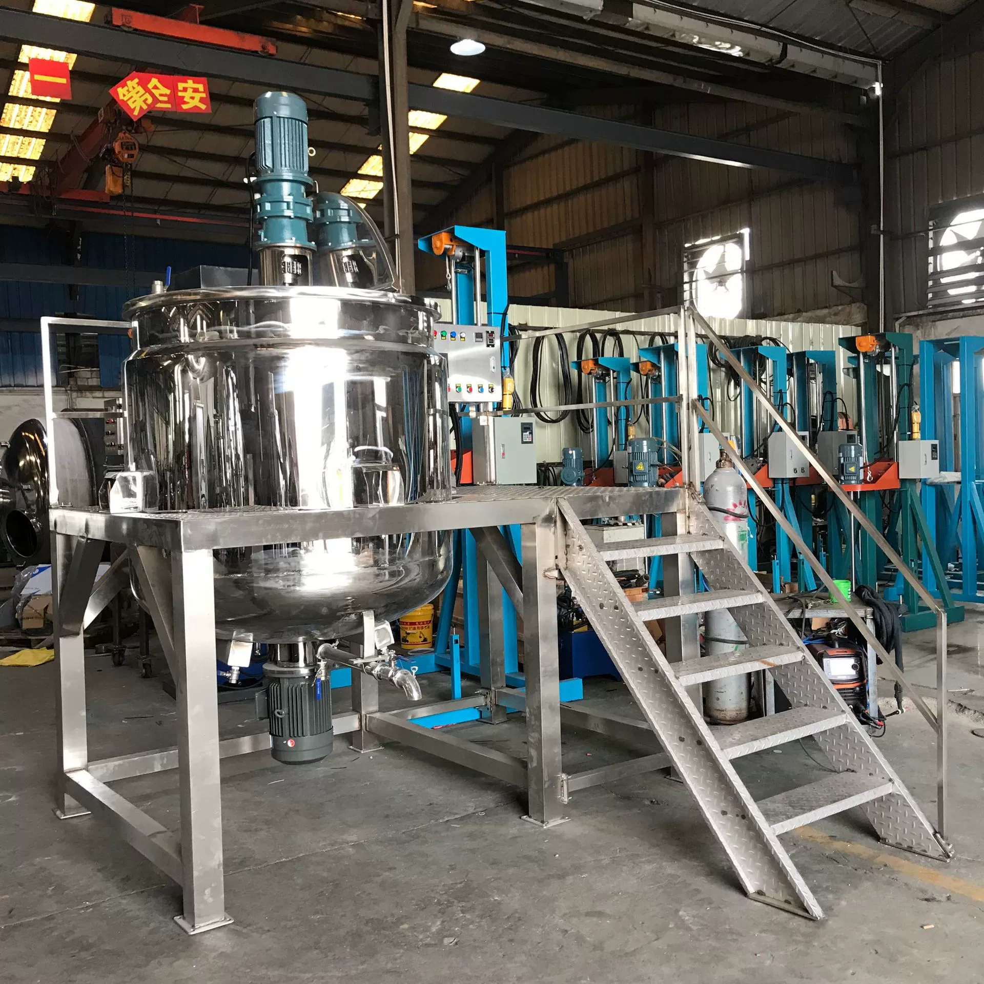 Бак для аллергической эмульгирования, бак для смешивания жидкости из нержавеющей стали 304, миксер для полиуретанового покрытия, двухслойный нагрев и охлаждение