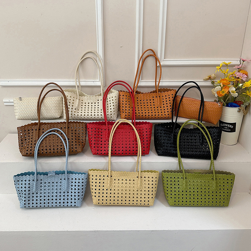 Summer casual travel basket bag, fashionable hollow-out underarm bag, high-end stylish large-capacity commuter tote bag