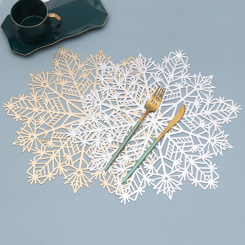 創意的な雪花の食事マットpvcの箔押し銀の透かし彫りの食事マットのクロスボーダーの卸売りの断熱の食事マットpvcの純色の洋食マット|undefined