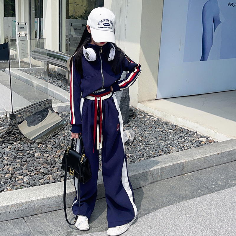 소녀의 패셔너블 캐주얼 세트 2024 가을 새 어린이 세련 된 짧은 스웨터 카디건 넓은 다리 바지 투피스 세트