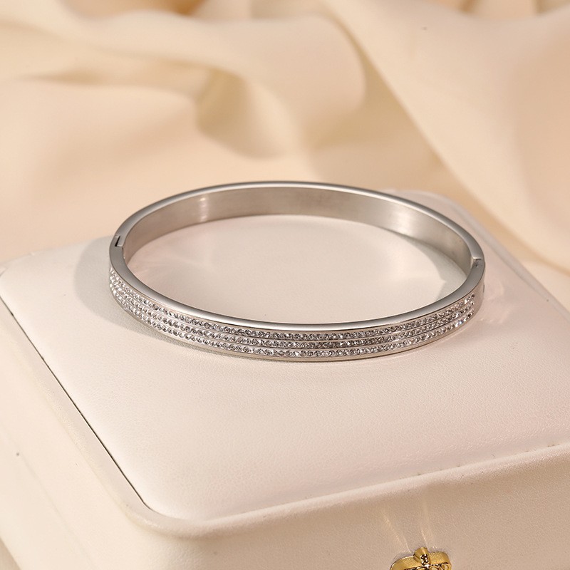 Pulsera de acero de titanio para niñas nicho de sentido de alto grado cielo estrellado no se desvanece Diamante-incrustado exquisito diamante ins estilo completo pulsera de diamantes