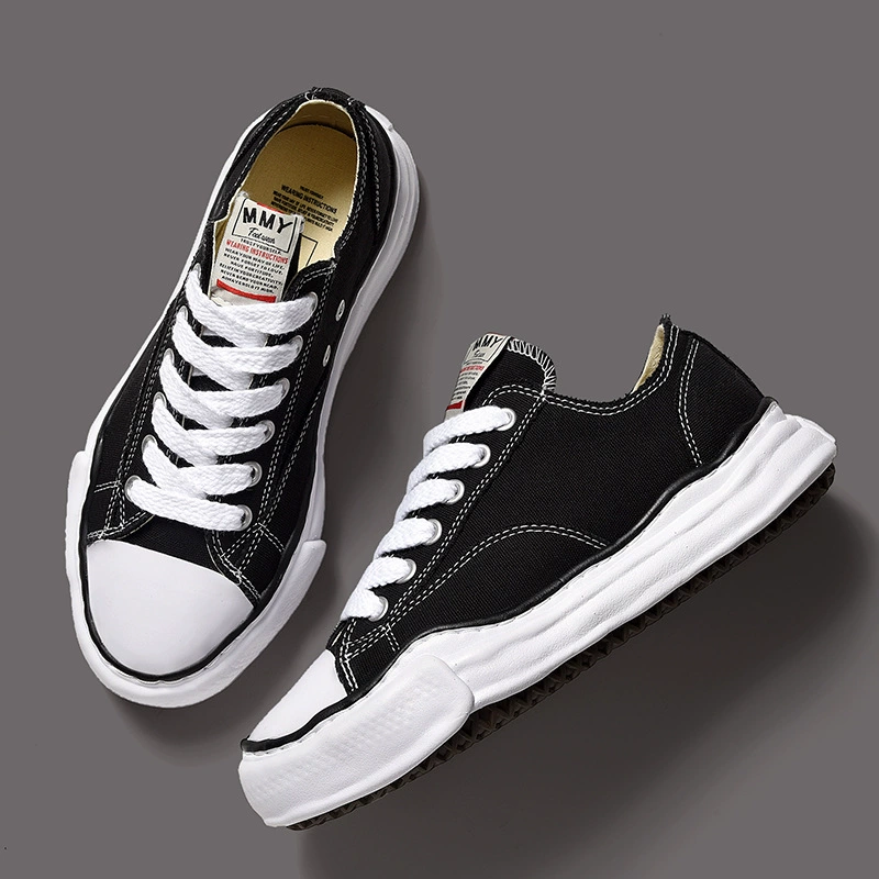 Кроссовки повседневные, обувь sneakers, черный верх, белая подошва, контрастная прострочка, бренд