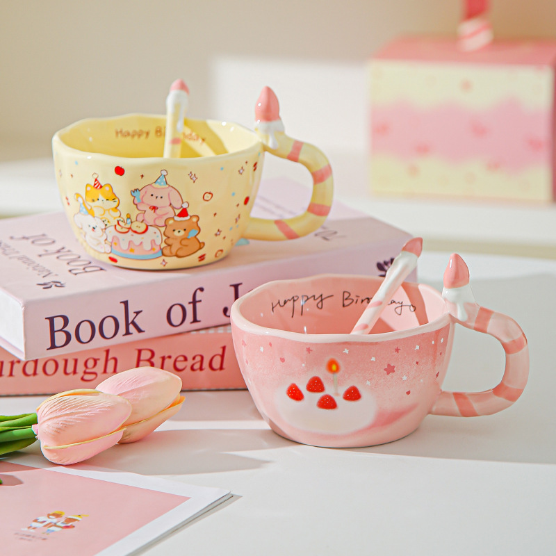 Hermosas copas de cerámica de alto valor facial para un regalo de cumpleaños para una chica, una amiga, un regalo práctico.