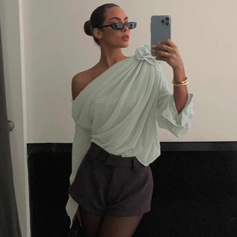 Fashionable asymmetrical top