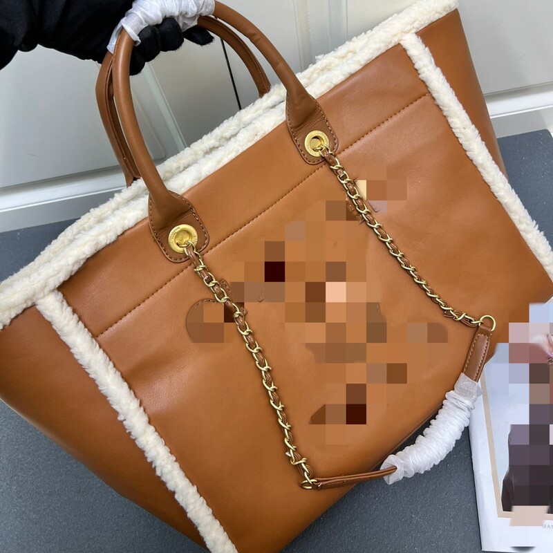 New 26-Inch Travel Shopping Bag, Leather and Wool Large-Capacity Mommy Bag, Fashionable Tote Furry Handbag New 26-Inch Travel Shopping Bag, Leather and Wool Large-Capacity Mommy Bag, Fashionable Tote Furry Handbag