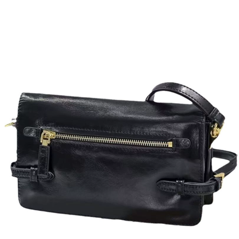 One-shoulder bag, adjustable straps