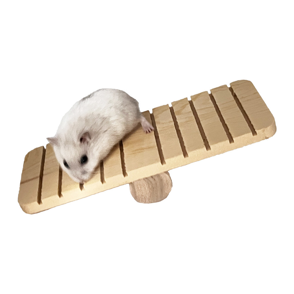 Pequeño juguete para mascotas de madera maciza hamster seesaw Totoro loro pequeño animal que alivia la congestión juguete de madera pequeña mascota molar suministros