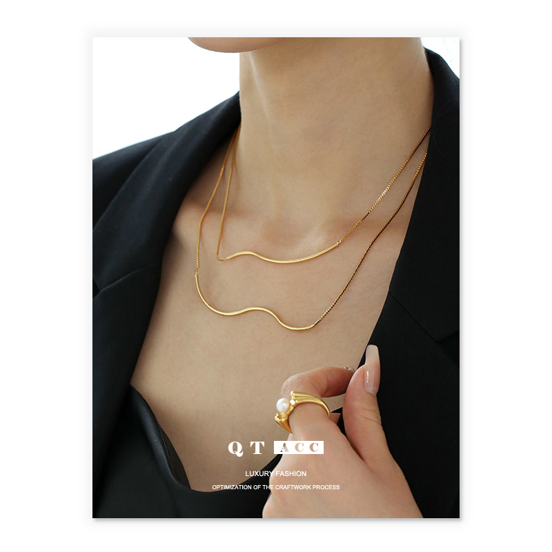Latón chapado 18K oro real europeo y americano minimalista moda ins estilo curvo cadena collar nicho collar versátil Otoño e Invierno