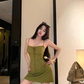 韩系穿搭绿色系带吊带连衣裙女装夏季新款独特流行气质包臀短裙子