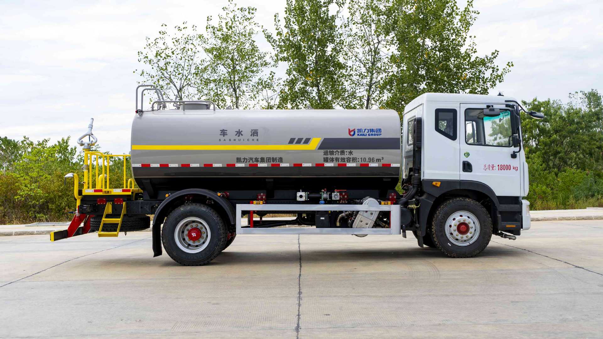 Dongfeng 12-Ton Sprinkler Truck Chengli Greening Spray Truck Engineering Vehicle Stainless Steel Water Transport Truck Water Tank Transport Truck Manufacturer