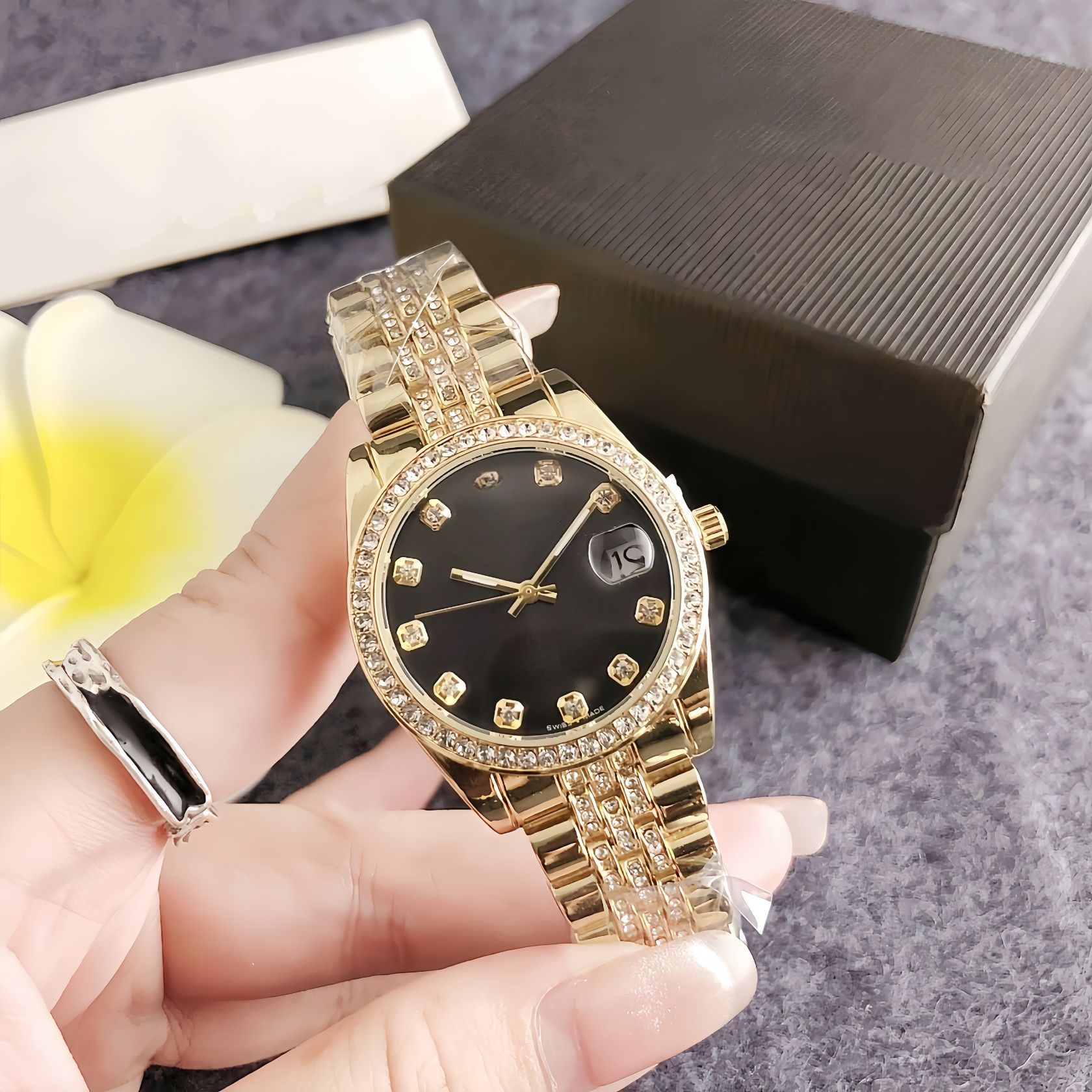 New Stainless Steel Women's Watch Light Luxury Exquisite Cloth Surface Quartz Watch Women's Casual Versatile Gold Steel Band Watch