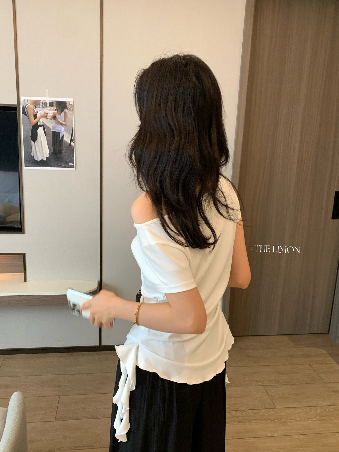 Áo thun nữ tay ngắn thiết kế lệch vai, dây rút eo, phong cách Hàn Quốc — màu đen, Màu cà phê, màu trắng, Xám hoa chi tiết 25
