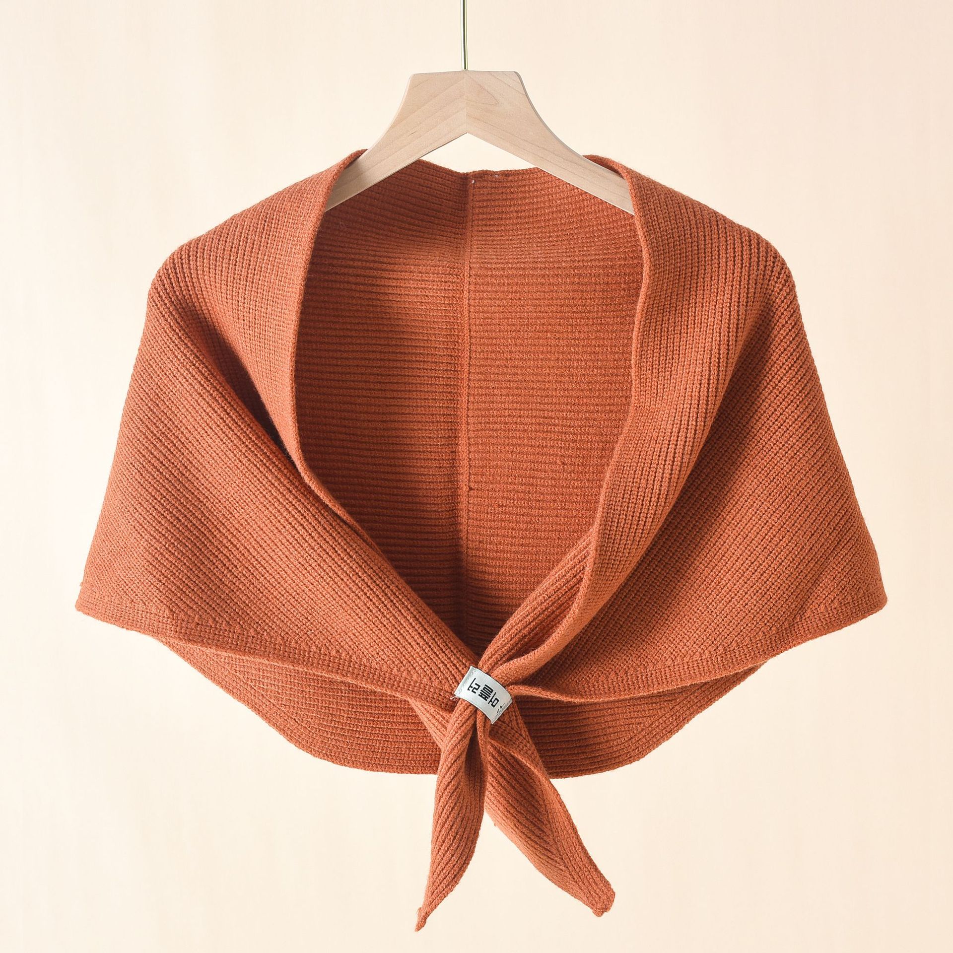 Verano Internet celebridad de punto chal ropa exterior de las mujeres pequeño chaleco primavera y otoño aire acondicionado habitación cuello protección triángulo decorativo perforado hombro