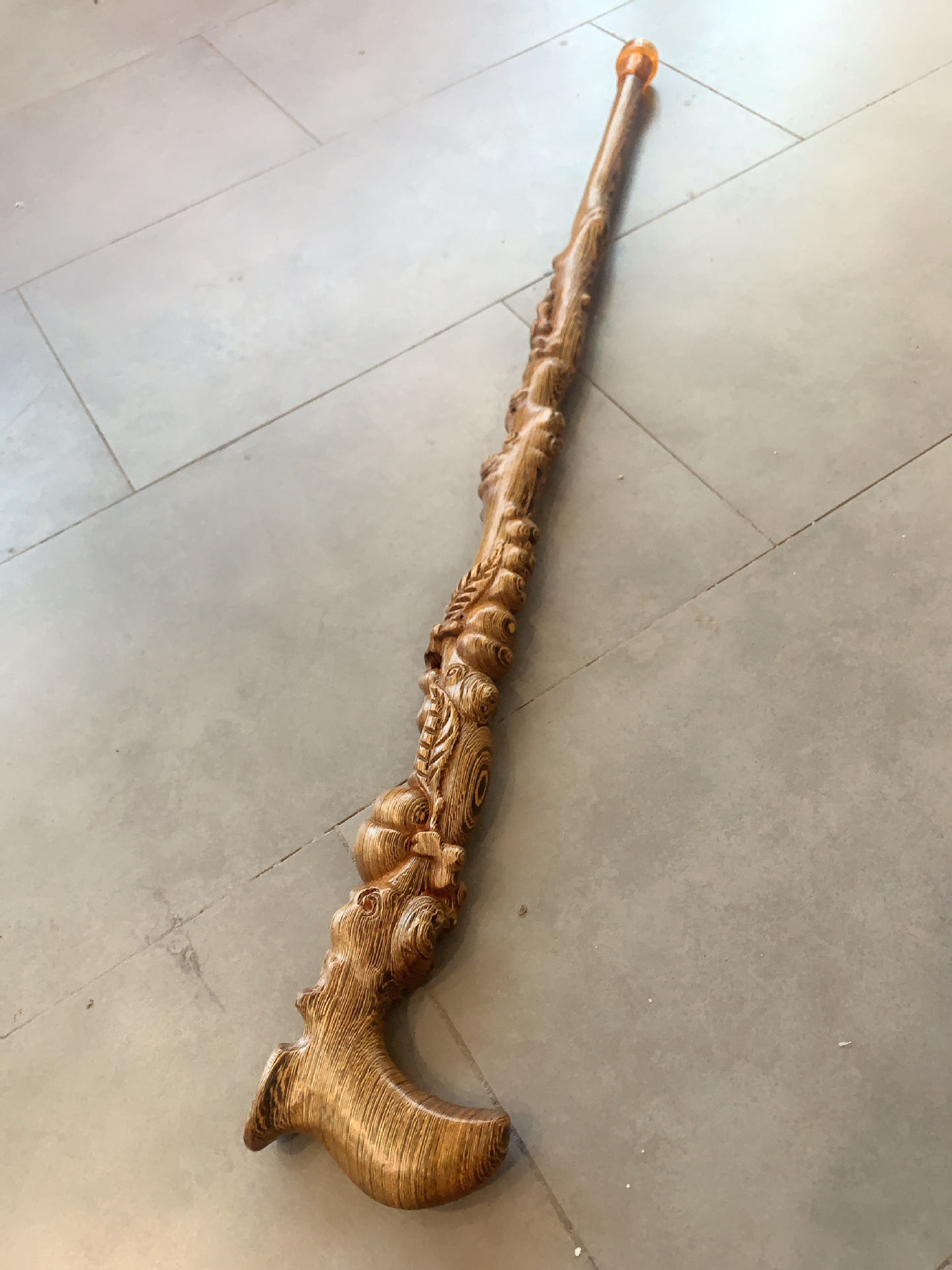 实木拐杖 鸡翅木老人拐杖黑檀木雕刻手杖寿桃老人用品红木手杖-阿里巴巴
