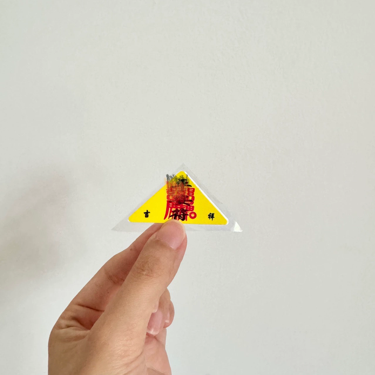 Прямые продажи с фабрики различных водонепроницаемых пластиковых герметичных треугольных подвесок, которые можно носить с собой, чтобы получить счастливые пакеты.